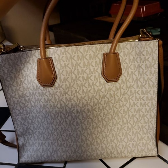 Michael Kors Purse - Picture 2 of 3